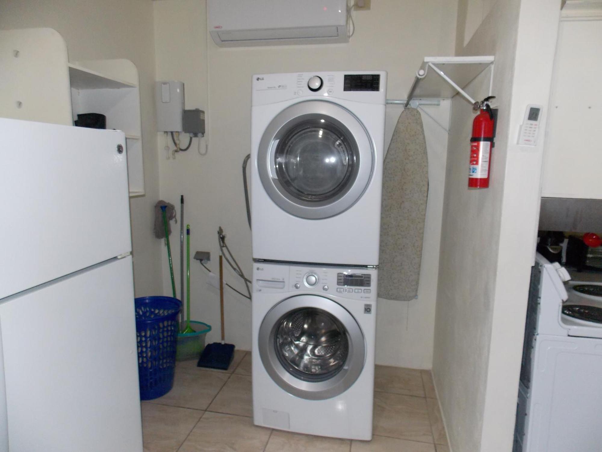 Stewart Apt- Trincity, Airport, Washer, Dryer, Office, Cable , Wifi Ruang foto