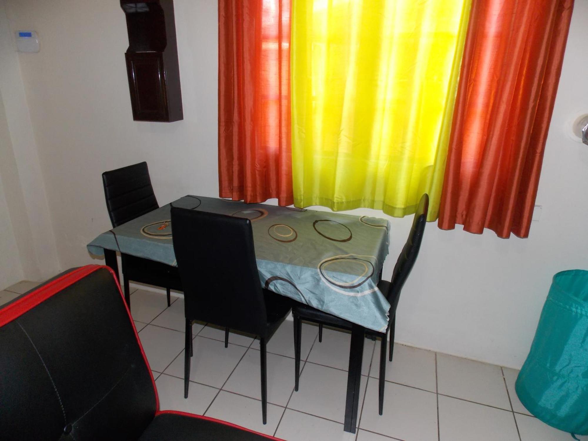 Stewart Apt- Trincity, Airport, Washer, Dryer, Office, Cable , Wifi Ruang foto