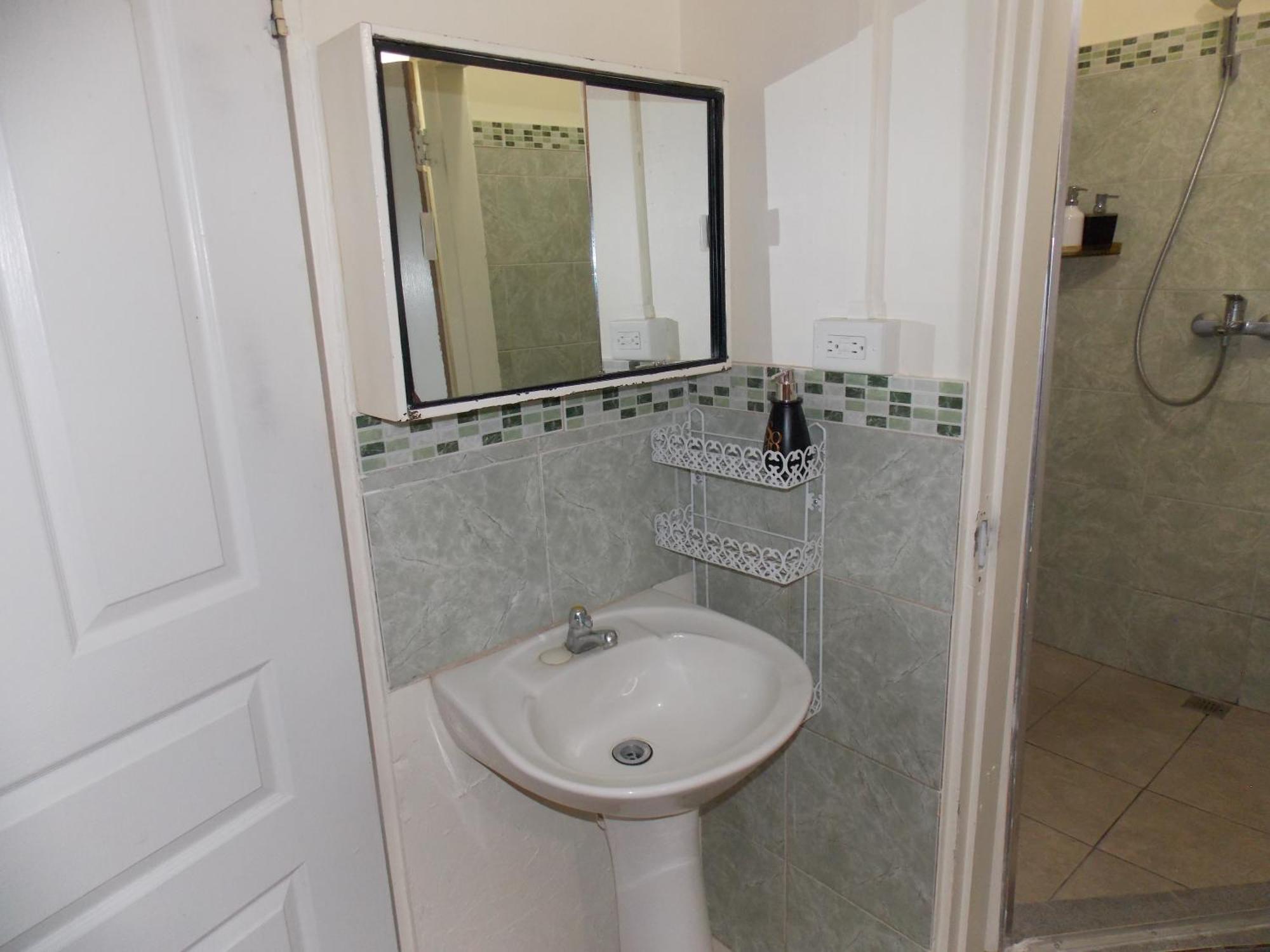 Stewart Apt- Trincity, Airport, Washer, Dryer, Office, Cable , Wifi Ruang foto