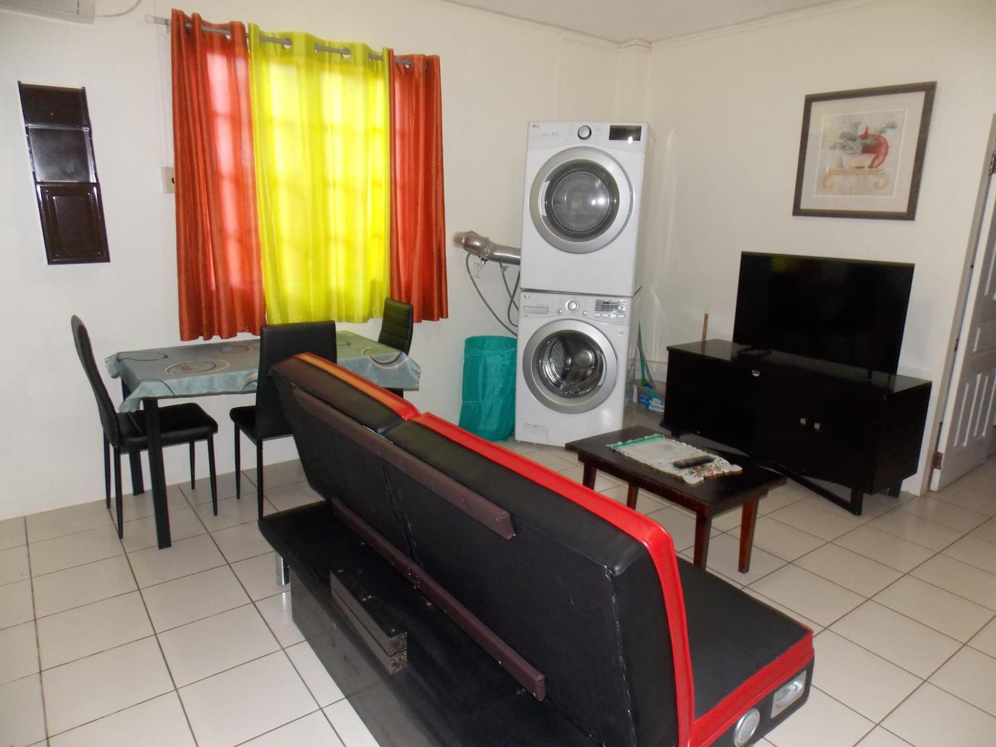 Stewart Apt- Trincity, Airport, Washer, Dryer, Office, Cable , Wifi Ruang foto